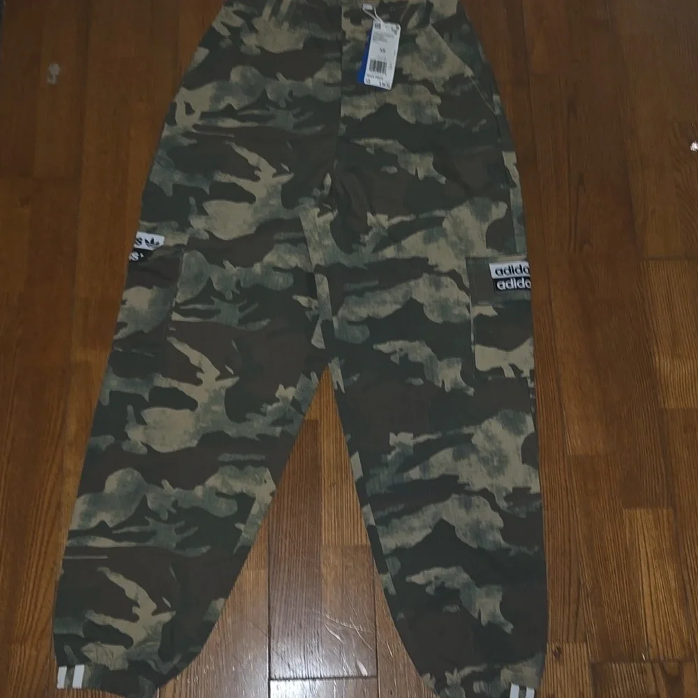 NWT Adidas Camouflage Cargo Track Pants Size XS - Picture 2 of 8